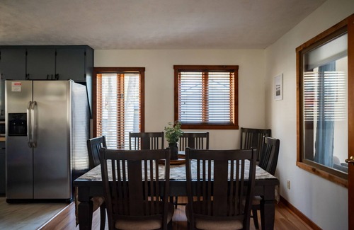 Martinsville Apartment | Lakefront Hot tub Amazing Views 35 min to Indy