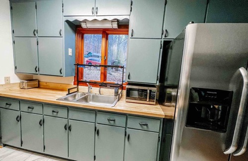 Martinsville Apartment | Lakefront Hot tub Amazing Views 35 min to Indy