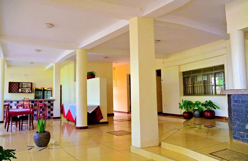 Entebbe Hotel | LAKEFRONT HOTEL ENTEBBE