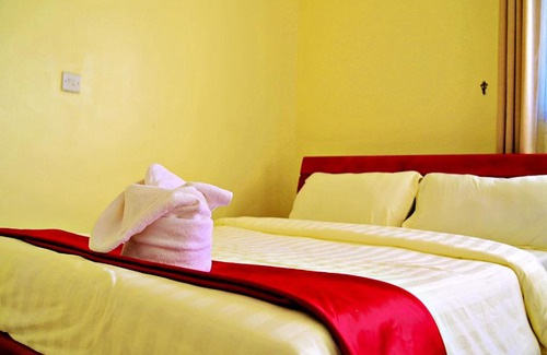 Entebbe Hotel | LAKEFRONT HOTEL ENTEBBE