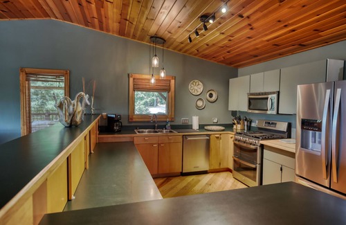 Mountain Home House | Lakefront House Sleeps 18 Heated Pool Frisbee Golf 7 mins to Marina