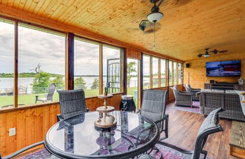 Jonesville House | Lakefront Jonesville Cabin with Dock and Fire Pit!