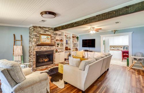 Jonesville House | Lakefront Jonesville Cabin with Dock and Fire Pit!