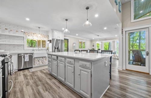 Waleska House | Lakefront Lake Arrowhead Home w/hot tub