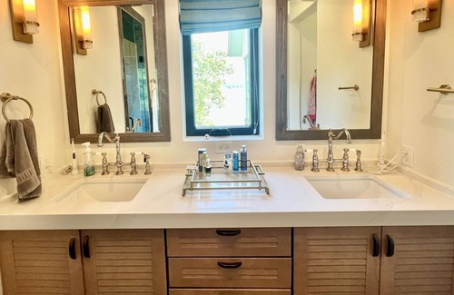Anderson House | Lakefront lake heartwell next to public access 5,000 Sqft