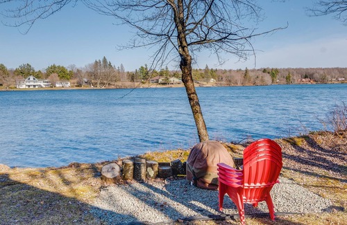 Poyntelle Cabin | Lakefront Lakewood Log Cabin w/ Deck & Grill!