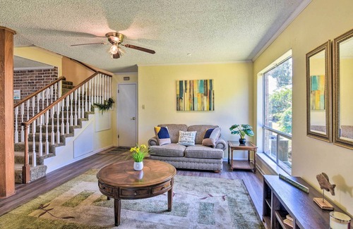 West Livingston House | Lakefront Livingston Retreat w/ Fire Pits!