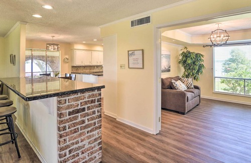 West Livingston House | Lakefront Livingston Retreat w/ Fire Pits!