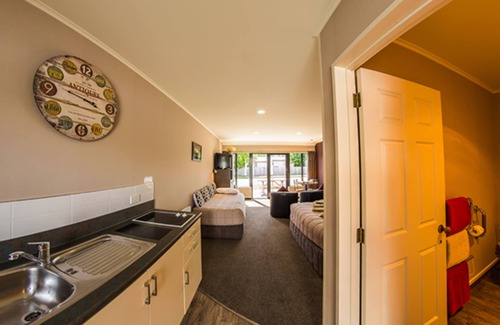 Te Anau Hotel | Lakefront Lodge