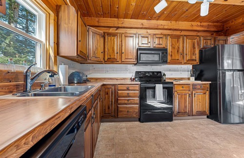 Barnstead House | Lakefront Log Home | Pedal Boat | Kayaks | AC