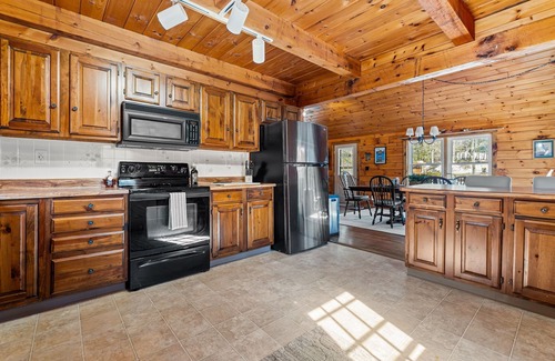 Barnstead House | Lakefront Log Home | Pedal Boat | Kayaks | AC