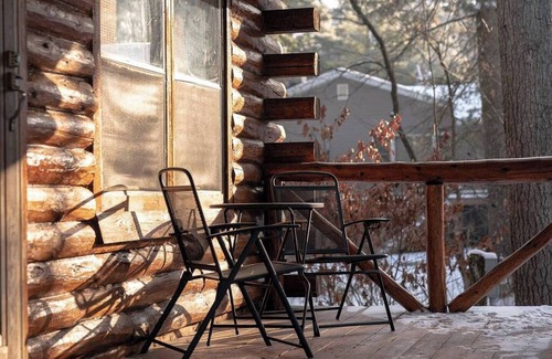 Black River Falls Cabin | Lakefront Log Cabin w/Loft, Kayaks, Canoe, EV