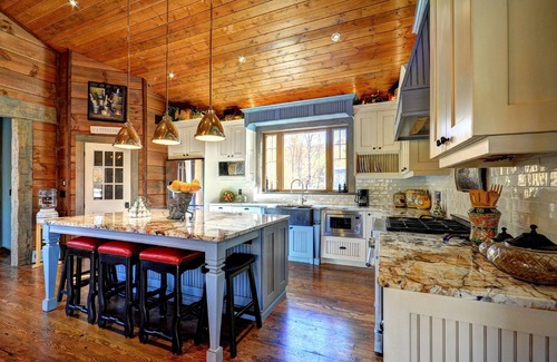 Eagle Lake Cottage | Lakefront - Lux Log Cabin Cottage - Lake Front 5 mins Sir Sam's Ski Hill