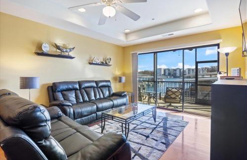 Lake Ozark Apartment | Lakefront Luxury Condo at The Falls
