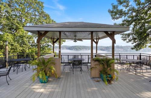 Lake Ozark Apartment | Lakefront Luxury Condo at The Falls