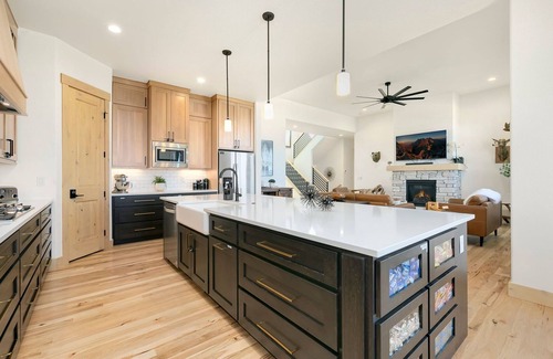 Centerra House | Lakefront Luxury | Hot Tub, Pool Table & Views!