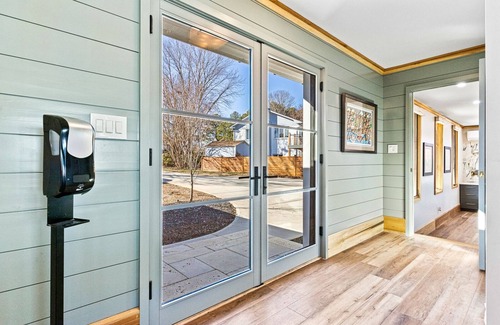 Mayhew House | Lakefront Luxury Newly Renovated-Firepit, HotTub, Featured in Southern Living