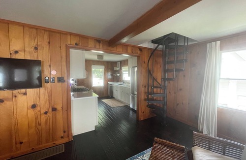 Sister Lakes House | Lakefront Magician Lake Cottage Sleeps 11 with Hot Tub
