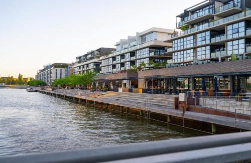 Kingston Apartment | Lakefront Modern 2 BDR Apartment with 2 Parking Kingston