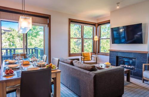 Lac Superieur Village House | Lakefront, Mountain View - 2 Bds Superior Resort Suite