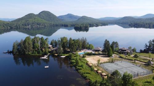 Lac Superieur Village House | Lakefront Mountain View Remote Work - 1 Bd Suite