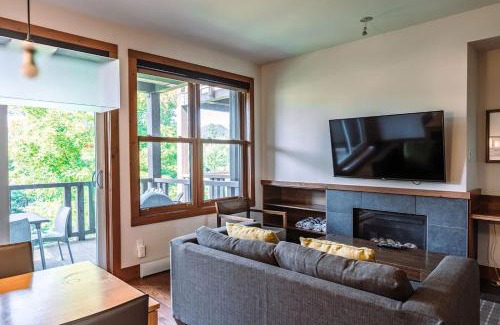 Lac Superieur Village House | Lakefront Mountain View - Resort Access Loft