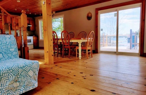 Gravenhurst House | Lakefront Muskoka of Amazing Cottage