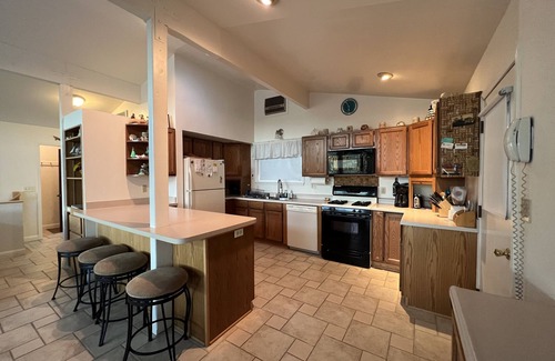 Oak Shores House | Lakefront Nacimiento home close to West Ramp, Internet, Dish, Pet Friendly too