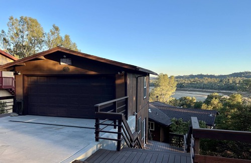 Oak Shores House | Lakefront Nacimiento home close to West Ramp, Internet, Dish, Pet Friendly too