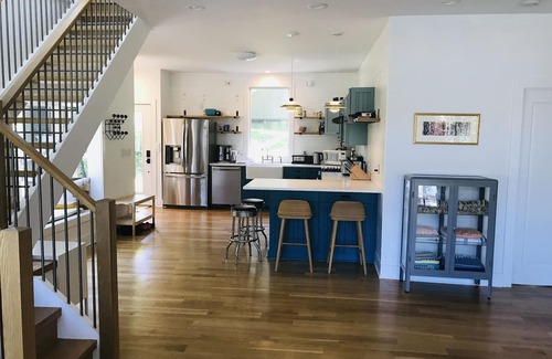 South Salem Cottage | Lakefront/nature retreat, 50 miles from NYC, close to Le Chateau (South Salem