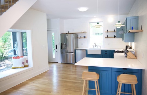 South Salem Cottage | Lakefront/nature retreat, 50 miles from NYC, close to Le Chateau (South Salem