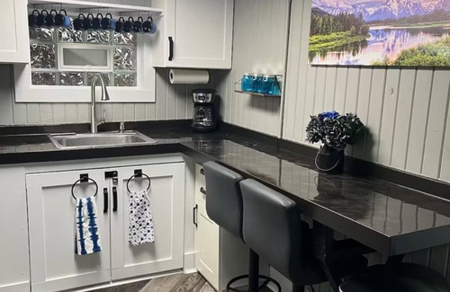 Martinsville House | Lakefront-nestled in Nirvana
