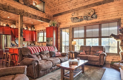 Tazewell Cabin | Lakefront Norris Lake Cabin w/Decks & Dock!