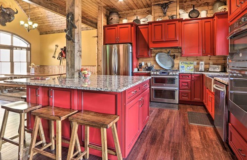 Tazewell Cabin | Lakefront Norris Lake Cabin w/Decks & Dock!