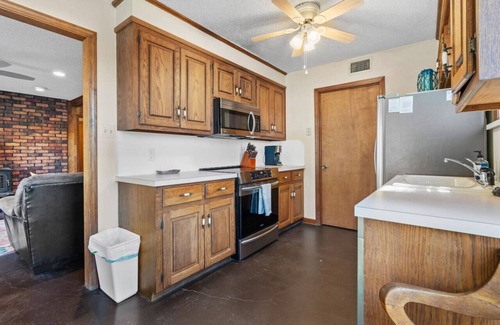 Jones Mills House | Lakefront Oasis: 4BR, Boat Dock