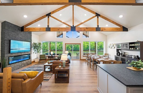 Royal House | Lakefront Oasis: Pool, Hot Tub, Game Room & Dock!