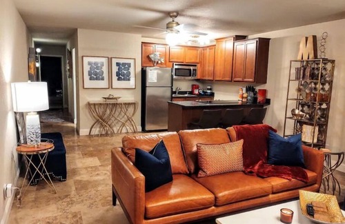 Mid America House | Lakefront Oasis