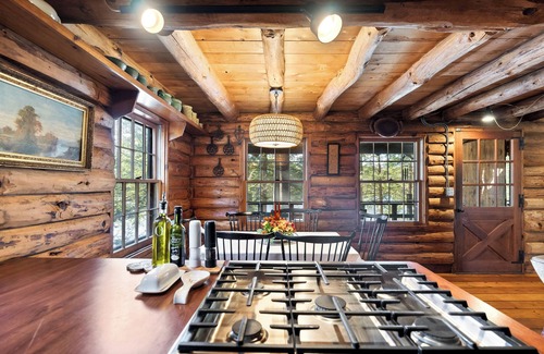 Williamsburg House | LAKEFRONT OASIS w/sauna + gym