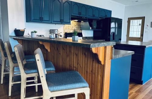 Oconee County Apartment | Lakefront Oasis with Large Dock, Pet Friendly and near Clemson Univ!