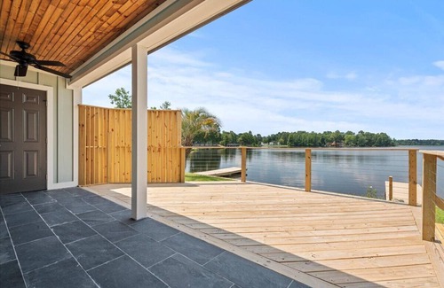 Hartsville Condo | Lakefront Paradise!