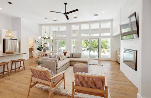 Buchanan Dam House | Lakefront Pool, Fire Pit, + 2 Story Dock on LBJ!