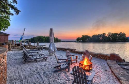 Mount Mourne House | Lakefront Private DockBeach Game Room Sunset Shores Resort: The Grand House