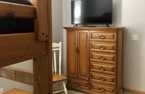 Flat Hollow Marina House | LAKEFRONT~ PRIVATE DOCK~ WiFi~ CLOSE TO MARINA~ HOT TUB~ No-Wake Cove~ 6BD,3BA