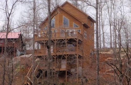 Big Creek House | Lakefront, Quiet Cove, 2 Slip Covered Dock, Hot tub, 2 FirePits, Ice Machine