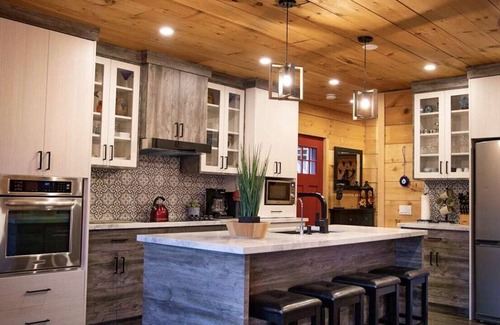 Algonquin Highlands Cottage | Lakefront Retreat & Panoramic Views With Hot Tub and Sauna