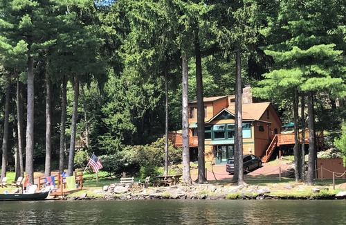 Lake Harmony House | LAKEFRONT REFUGE TO ENJOY NATURE'S SERENITY