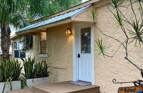Sebring Cottage | Lakefront retreat for the ultimate sunsets and relaxation.
