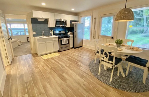 Sebring Cottage | Lakefront retreat for the ultimate sunsets and relaxation.