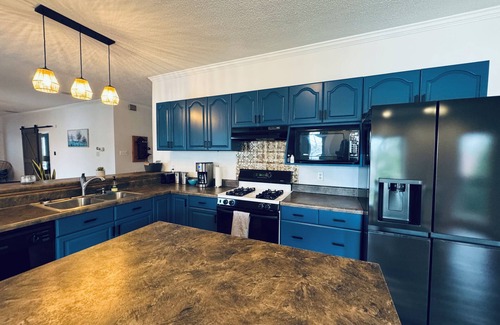 Oconee County Apartment | Lakefront Retreat Near Clemson w/Private Dock & Pet-Friendly