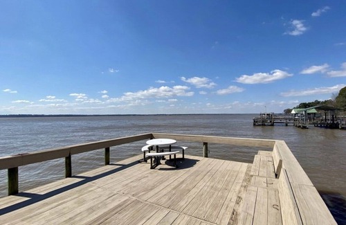 Summerton House | Lakefront Retreat on Lake Marion